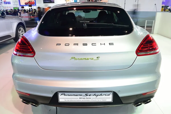 นนทบุรี - ธันวาคม 1: Porsche Panamera S- รถไฮบริด — ภาพถ่ายสต็อก