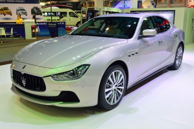 Nonthaburi - 1 Aralık: Maserati Ghibli araba ekran Tayland at