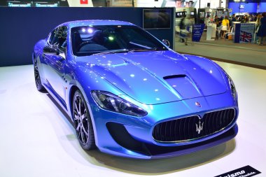 Nonthaburi - 1 Aralık: Maserati Granturismo araba ekran Tha