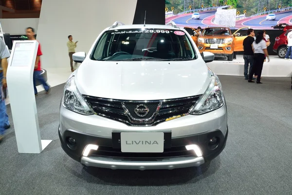NONTHABURI - DEZEMBRO 1: Nissan Livina exibição de carro na Tailândia I — Fotografia de Stock