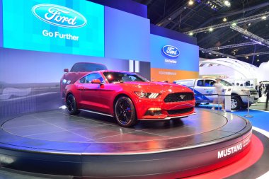 Nonthaburi - 1 Aralık: Ford Mustang 2.3l NFK araba görüntüleme 
