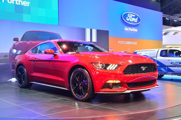 NONTHABURI - 1 DICEMBRE: Ford Mustang 2.3L ecoboost display auto — Foto Stock