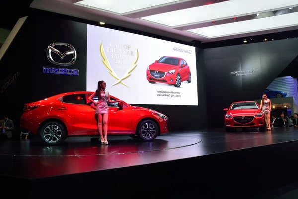 NONTHABURI - 1 DICEMBRE: Nuova Mazda 2 Skyactiv esposizione auto a Tha — Foto Stock