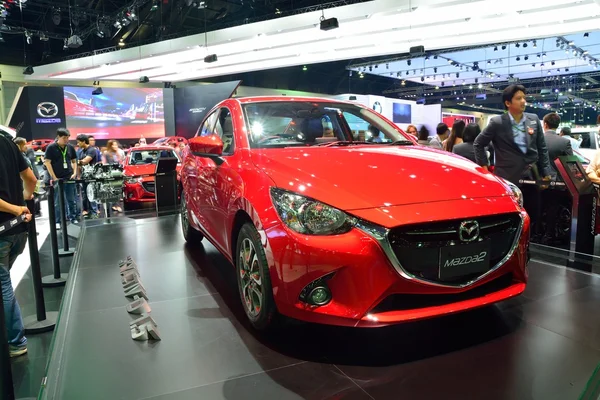 НОНТАБУРИ - 1 ДЕКАБРЯ: Новый дисплей Mazda 2 Skyactiv на Tha — стоковое фото