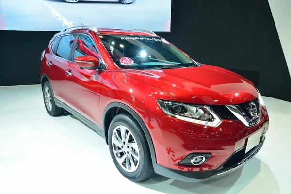 NONTHABURI - 1 DICEMBRE: Nuova Nissan x-trail, display per auto SUV a Immagini Stock Royalty Free