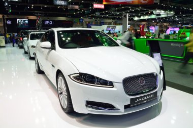 Nonthaburi - 1 Aralık: Jaguar Xf araba ekran Tayland Inter