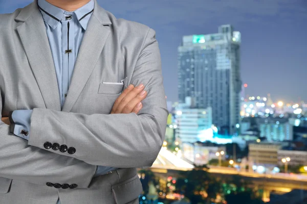 Business Man standing in front of Blur background of Building or — Stock Photo, Image