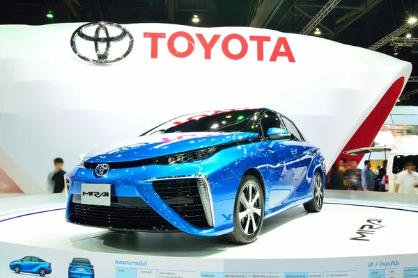 Bangkok - 26 mars: Toyota Mirai, väte motor fordon, på D — Stockfoto