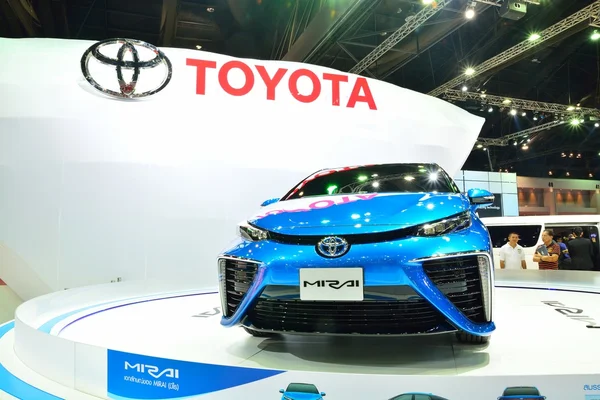 Bangkok - 26 mars: Toyota Mirai, väte motor fordon, på D — Stockfoto