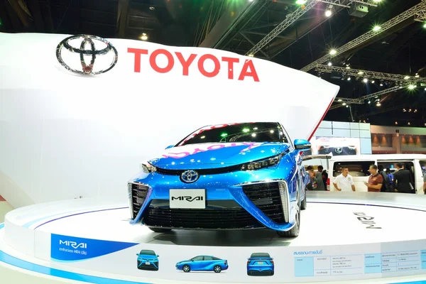 Bangkok - 26 mars: Toyota Mirai, väte motor fordon, på D — Stockfoto