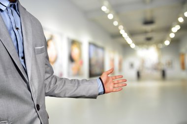 Resim Sergisi göstermek için hoş geldiniz konuk sanatçı