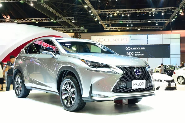 BANGKOK - 26 de março: Lexus NX 300h, veículo híbrido SUV, em DisPl — Fotografia de Stock