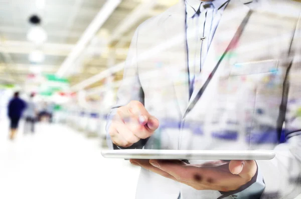 Young handsome Business Man supervisor with tablet pc in the Sho — Stock Photo, Image