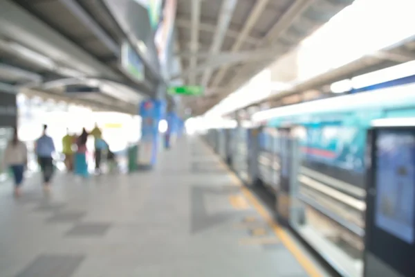 Blur or defocus of People waiting for Sky train in Bangkok City — Stock Photo, Image