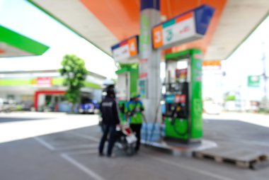 Bulanıklaştırma veya c hizmet ederken benzin istasyonunun arka plan bulanıklık