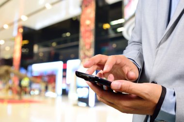 cep telefonunuzun ve modern sinema karmaşık iş adamı