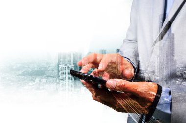 iş adamı ve cityscape çift pozlama