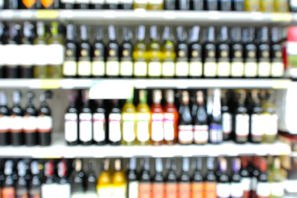 Abstract Blur or Defocus Background of Bottles of Wine on Shelf — Stock Photo, Image