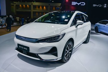 BANGKOK - 24 Mart 2025: BYD M6 46. BANGKOK ULUSLARARASI MOTOR Şovu 2025, Bangkok, Tayland