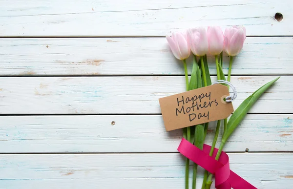 Dia das mães flores do presente — Fotografia de Stock