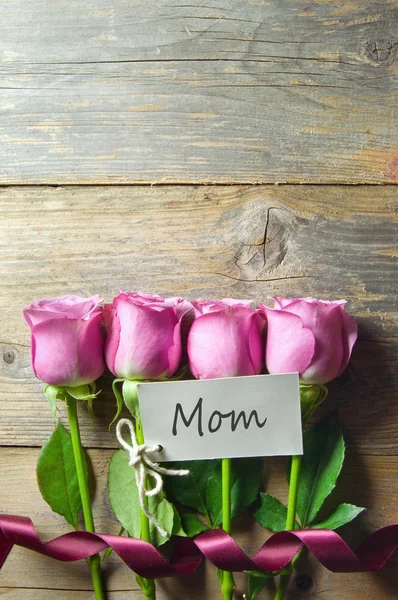 Dzień matki prezent kwiaty — Zdjęcie stockowe