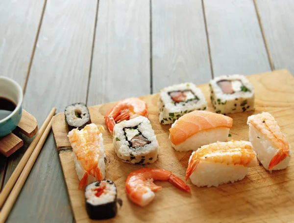 Verschiedene Sushi-Mahlzeiten — Stockfoto