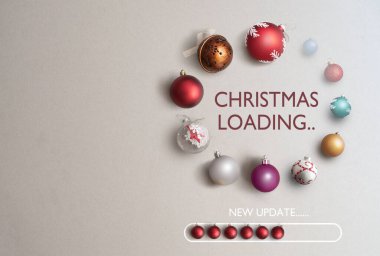Ortasında noel yükleme pankartı ve yeni güncelleme olan bir sayfa biçiminde Baubles simgesi yüklüyor