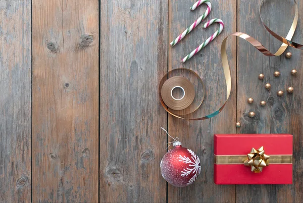 Cadeau Noël Fond Boîte Avec Bonbons Ruban Emballage — Photo