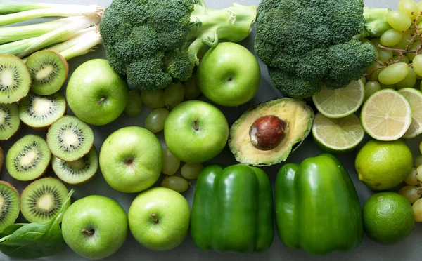 Healthy Organic Green Fruits Vegetables Closeup Incluing Broccoli Apples Kiwi — 图库照片