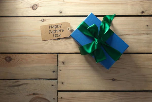Κουτί Δώρου Ημέρας Πατέρων Τυλιγμένο Κορδέλα — Φωτογραφία Αρχείου