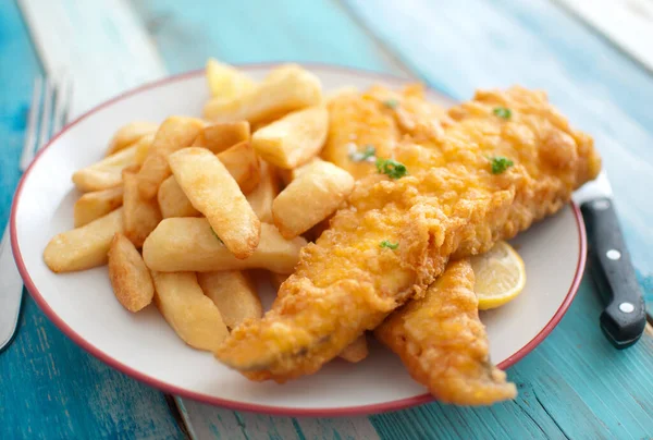 Placa Bacalhau Frito Massa Com Porção Batatas Fritas — Fotografia de Stock