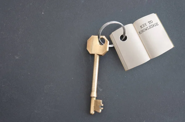 Keyring Open Book New Knowledge Chapter — Stock Photo, Image