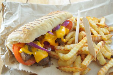 Philly cheese steak sandviç