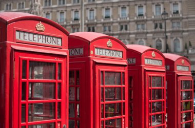Londra kırmızı telefon kutuları