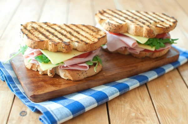 Sandwiches a la parrilla — Foto de Stock