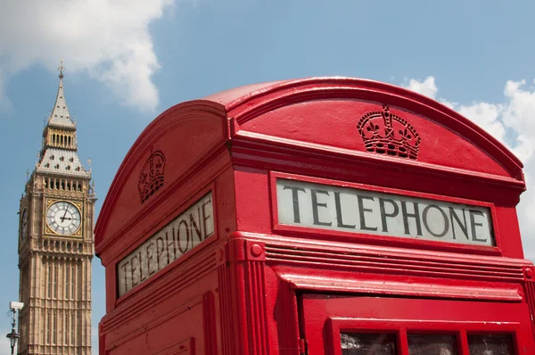 Londyńska czerwona budka telefoniczna — Zdjęcie stockowe