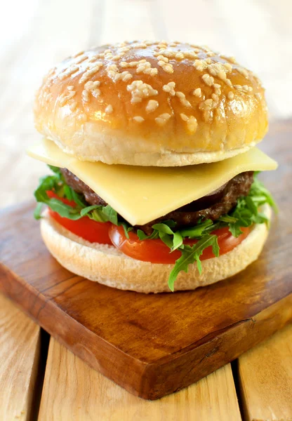 Peynirli hamburger — Stok fotoğraf