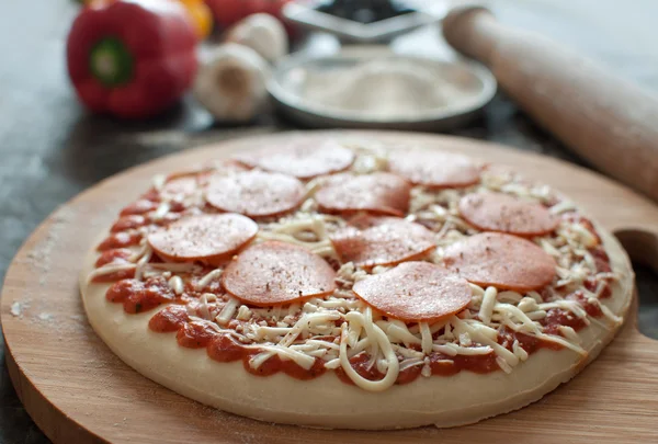 Pizza preparation — Stock Photo, Image