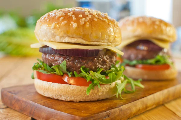 Hausgemachte Gourmet-Burger — Stockfoto