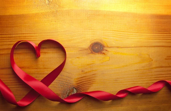 심장 모양의 빨간 리본 — 스톡 사진