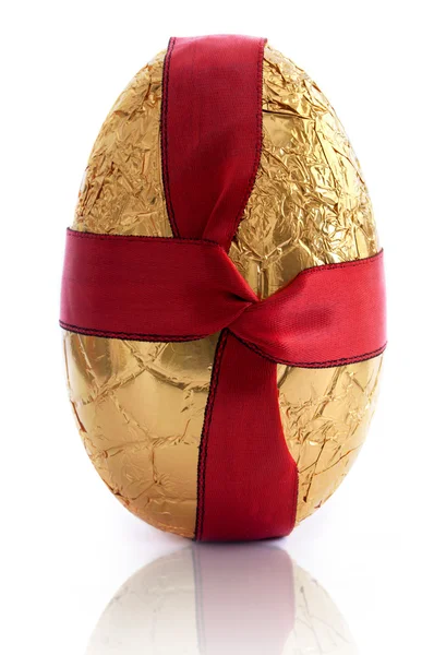 Huevo de Pascua oro — Foto de Stock