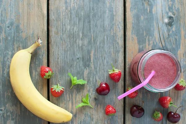 Strawberry smoothie in a jar — Stock Photo, Image