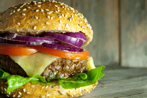 Hamburguesa de carne de cerca — Foto de Stock