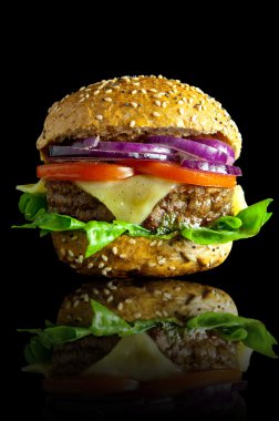 Erimiş peynirli burger taze yapılmış