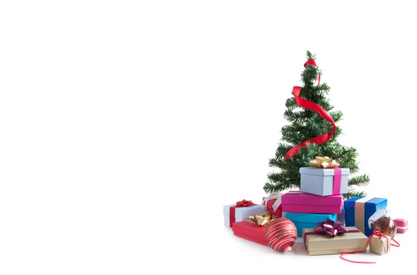 Noel ağacı ve hediyeler ile kopya alanı — Stok fotoğraf