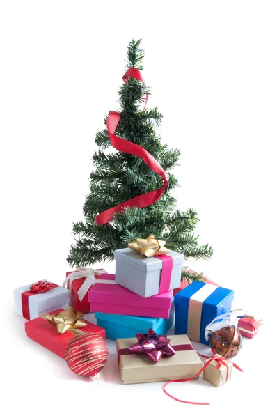 クリスマスツリーとプレゼント — ストック写真