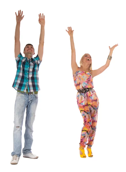 Счастливая пара с поднятыми руками — стоковое фото