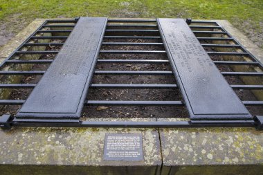 Bir Mortsafe Edinburgh şehrinde Greyfriars mezarlığı