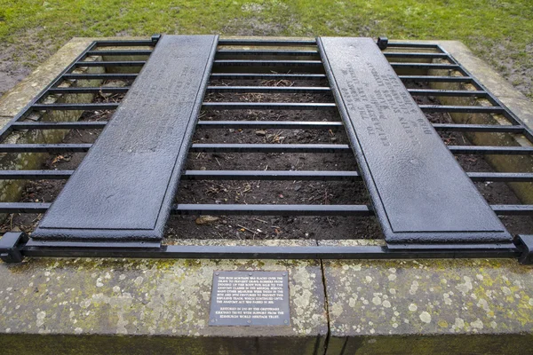 A Mortsafe in Greyfriars Cemetery in Edinburgh — Stock Photo, Image