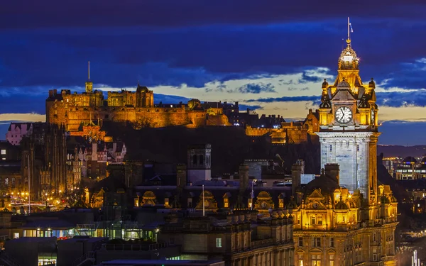 Castello di Edimburgo e Balmoral Hotel in Scozia — Foto Stock
